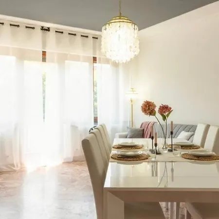 Diamond Daire Lipomo